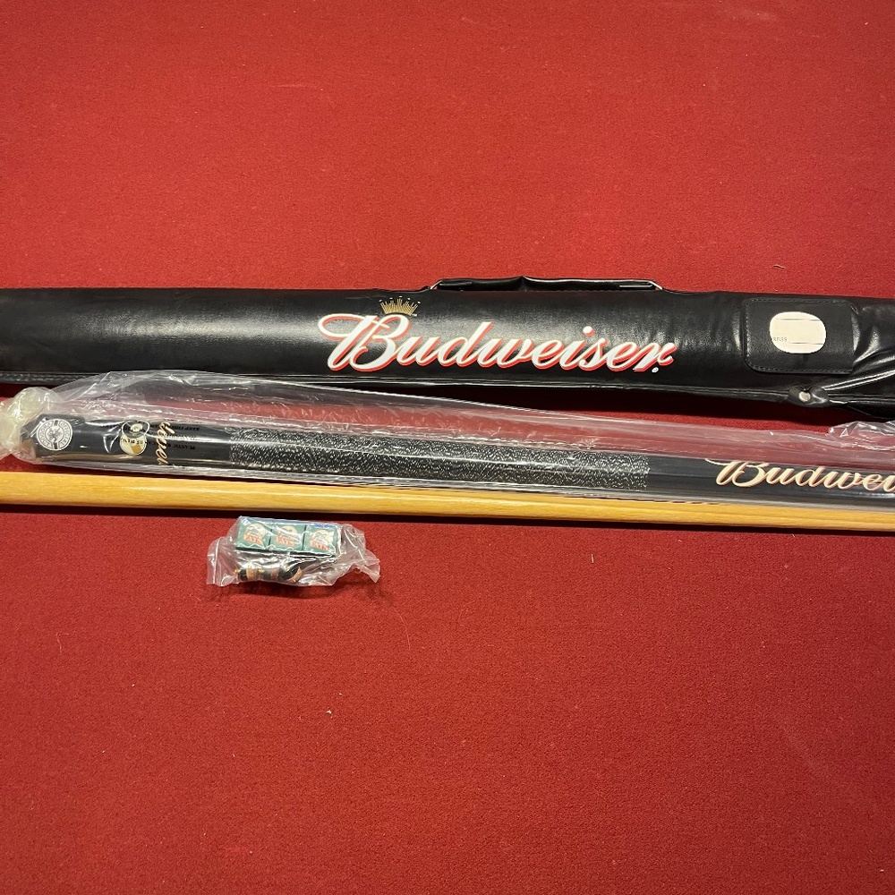 RARE BUDWEISER POOL CUE WITH CASE, NEW TIPS, AND NEW CHALK